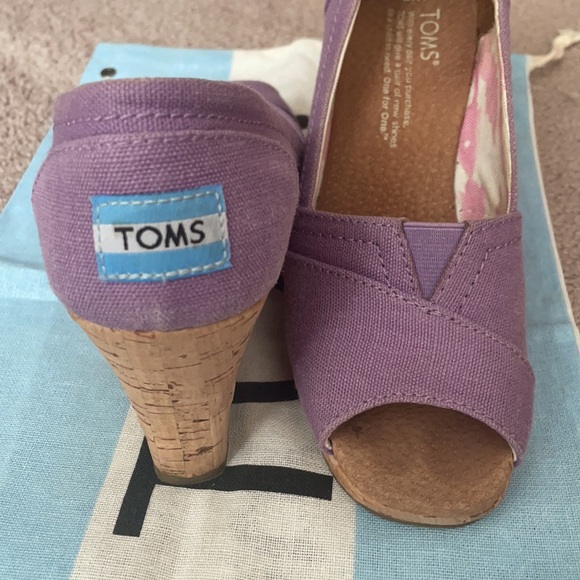 TOMS Wedges - Picture 3 of 3